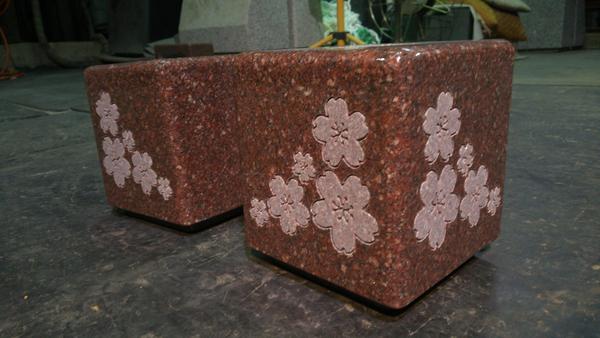 花立のイラスト彫刻 桜 石材 お墓事業 湘南造園のスタッフブログ