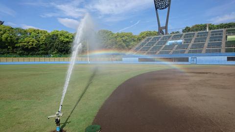 1野球場　灌水虹.JPG