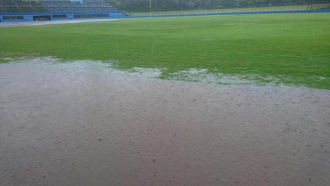 野球場雨2.JPG